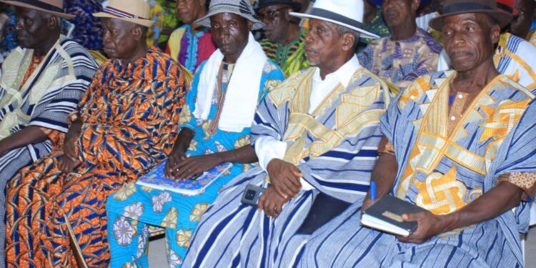 Révision de la Liste Électorale : Les photos de la rencontre du ministre Danho Paulin par ailleurs superviseur Rhdp  avec les forces vives de la commune d’Attecoubé