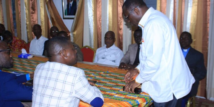 Révision de la Liste Électorale : Les photos de la rencontre du ministre Danho Paulin par ailleurs superviseur Rhdp  avec les forces vives de la commune d’Attecoubé