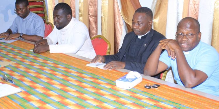 Révision de la Liste Électorale : Les photos de la rencontre du ministre Danho Paulin par ailleurs superviseur Rhdp  avec les forces vives de la commune d’Attecoubé