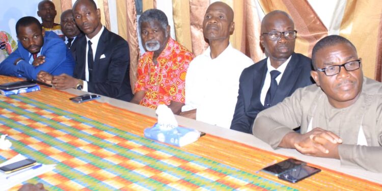 Révision de la Liste Électorale : Les photos de la rencontre du ministre Danho Paulin par ailleurs superviseur Rhdp  avec les forces vives de la commune d’Attecoubé