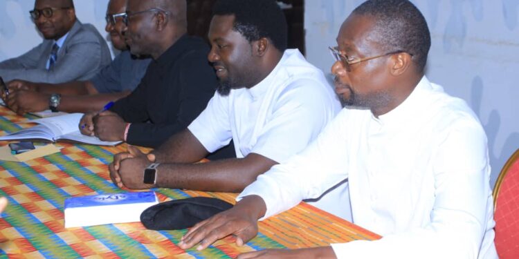 Révision de la Liste Électorale : Les photos de la rencontre du ministre Danho Paulin par ailleurs superviseur Rhdp  avec les forces vives de la commune d’Attecoubé