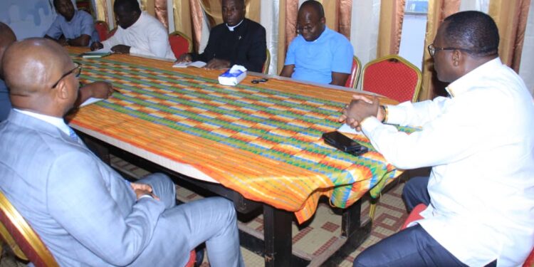 Révision de la Liste Électorale : Les photos de la rencontre du ministre Danho Paulin par ailleurs superviseur Rhdp  avec les forces vives de la commune d’Attecoubé