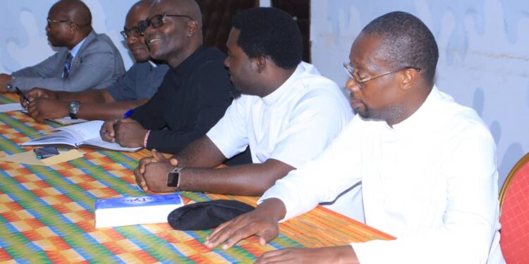 Révision de la Liste Électorale : Les photos de la rencontre du ministre Danho Paulin par ailleurs superviseur Rhdp  avec les forces vives de la commune d’Attecoubé