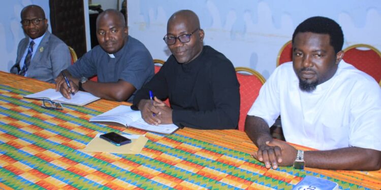 Révision de la Liste Électorale : Les photos de la rencontre du ministre Danho Paulin par ailleurs superviseur Rhdp  avec les forces vives de la commune d’Attecoubé