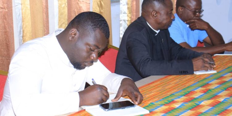 Révision de la Liste Électorale : Les photos de la rencontre du ministre Danho Paulin par ailleurs superviseur Rhdp  avec les forces vives de la commune d’Attecoubé