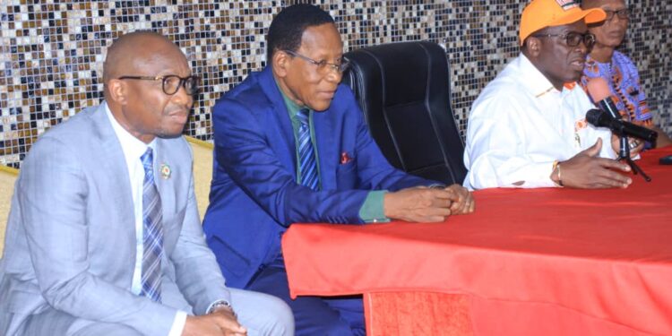 Révision de la Liste Électorale : Les photos de la rencontre du ministre Danho Paulin par ailleurs superviseur Rhdp  avec les forces vives de la commune d’Attecoubé