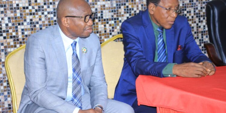 Révision de la Liste Électorale : Les photos de la rencontre du ministre Danho Paulin par ailleurs superviseur Rhdp  avec les forces vives de la commune d’Attecoubé