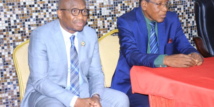 Révision de la Liste Électorale : Les photos de la rencontre du ministre Danho Paulin par ailleurs superviseur Rhdp  avec les forces vives de la commune d’Attecoubé