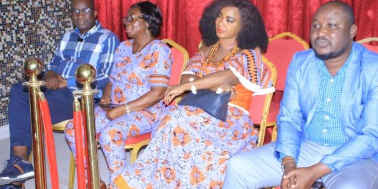 Révision de la Liste Électorale : Les photos de la rencontre du ministre Danho Paulin par ailleurs superviseur Rhdp  avec les forces vives de la commune d’Attecoubé