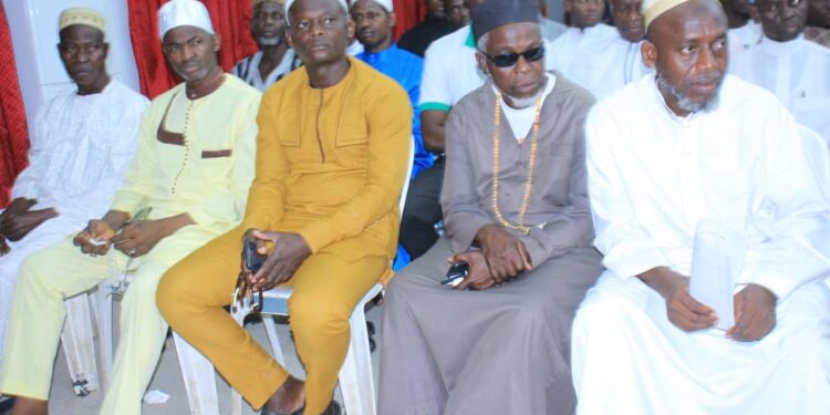 Révision de la Liste Électorale : Les photos de la rencontre du ministre Danho Paulin par ailleurs superviseur Rhdp  avec les forces vives de la commune d’Attecoubé