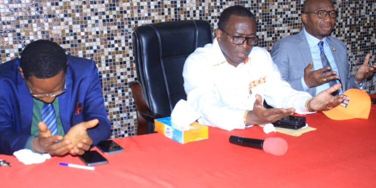 Révision de la Liste Électorale : Les photos de la rencontre du ministre Danho Paulin par ailleurs superviseur Rhdp  avec les forces vives de la commune d’Attecoubé