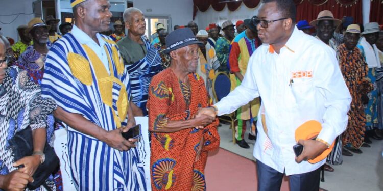 Révision de la Liste Électorale : Les photos de la rencontre du ministre Danho Paulin par ailleurs superviseur Rhdp  avec les forces vives de la commune d’Attecoubé