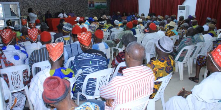 Révision de la Liste Électorale : Les photos de la rencontre du ministre Danho Paulin par ailleurs superviseur Rhdp  avec les forces vives de la commune d’Attecoubé