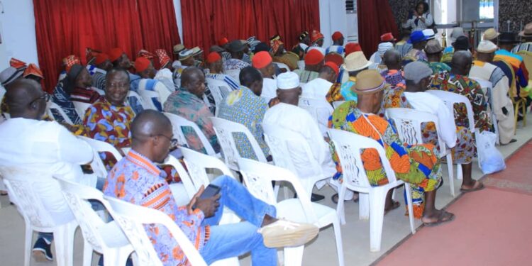 Révision de la Liste Électorale : Les photos de la rencontre du ministre Danho Paulin par ailleurs superviseur Rhdp  avec les forces vives de la commune d’Attecoubé