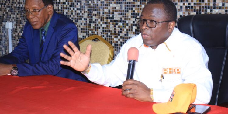 Révision de la Liste Électorale : Les photos de la rencontre du ministre Danho Paulin par ailleurs superviseur Rhdp  avec les forces vives de la commune d’Attecoubé