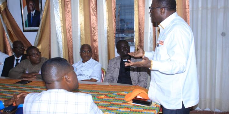 Révision de la Liste Électorale : Les photos de la rencontre du ministre Danho Paulin par ailleurs superviseur Rhdp  avec les forces vives de la commune d’Attecoubé