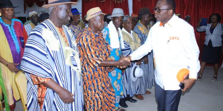 Révision de la Liste Électorale : Les photos de la rencontre du ministre Danho Paulin par ailleurs superviseur Rhdp  avec les forces vives de la commune d’Attecoubé