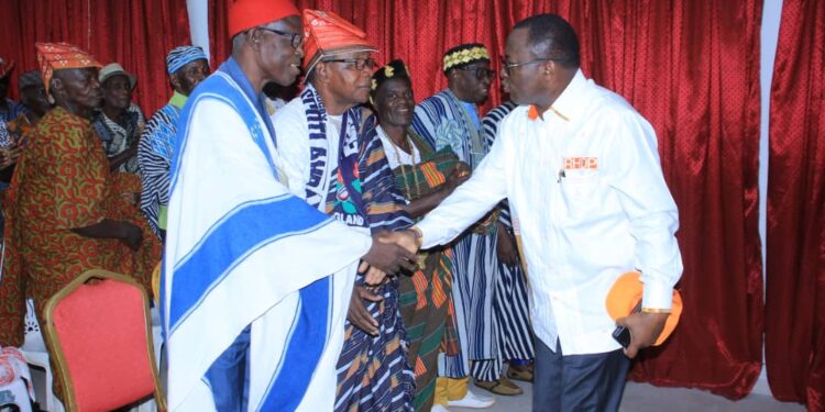 Révision de la Liste Électorale : Les photos de la rencontre du ministre Danho Paulin par ailleurs superviseur Rhdp  avec les forces vives de la commune d’Attecoubé