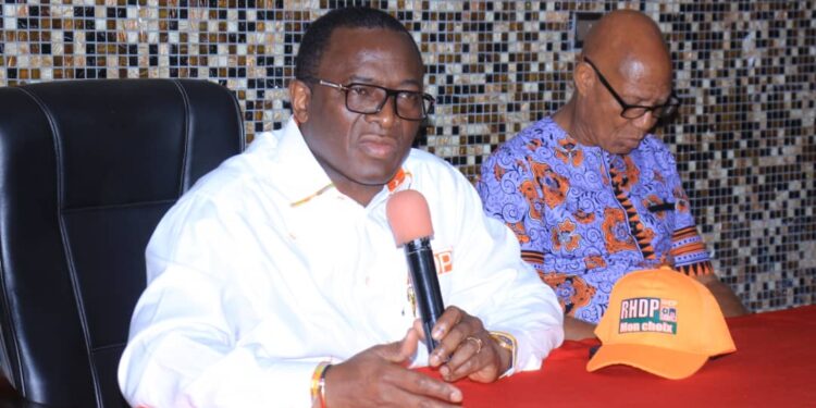 Révision de la Liste Électorale : Les photos de la rencontre du ministre Danho Paulin par ailleurs superviseur Rhdp  avec les forces vives de la commune d’Attecoubé