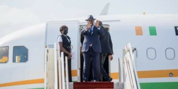 CEDEAO : le Président Ouattara à Abuja pour parler des transitions au Mali, Burkina, Guinée