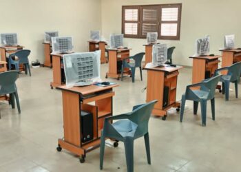 Guinteguela: Le DG du portefeuille de l’État offre une salle multimédia au collège moderne 