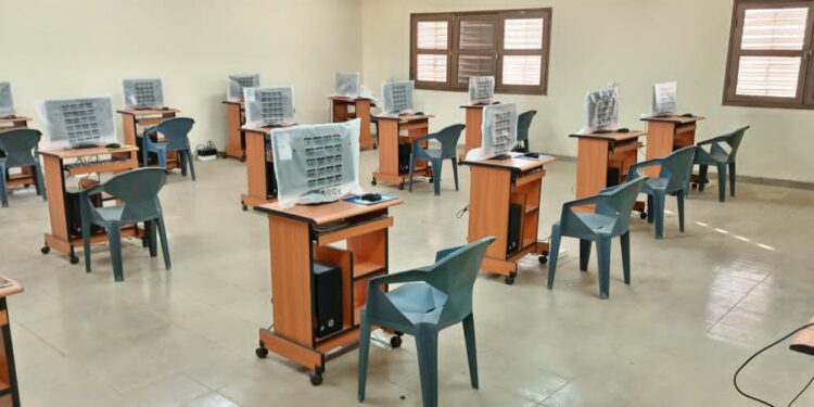 Guinteguela: Le DG du portefeuille de l’État offre une salle multimédia au collège moderne