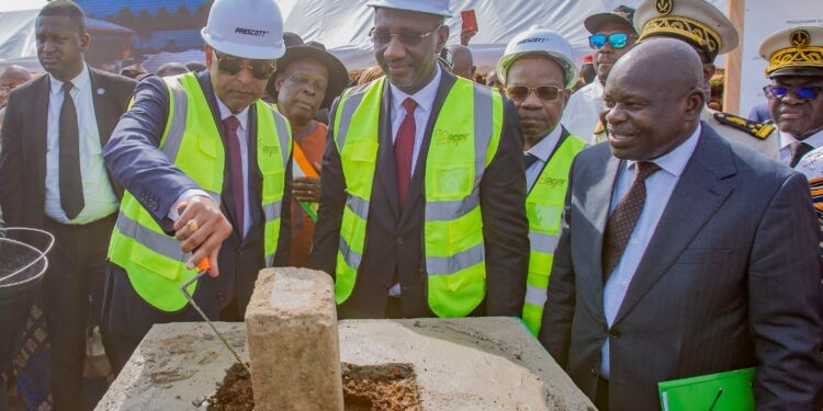 Côte d’Ivoire : Achi lance les travaux de construction de 40 marchés de proximité