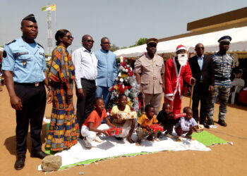 Katiola/Arbre de Noel 2022 : Thomas Camara offre plus 1000 cadeaux aux Tout-petits.