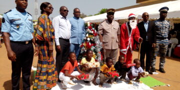 Katiola/Arbre de Noel 2022 : Thomas Camara offre plus 1000 cadeaux aux Tout-petits.
