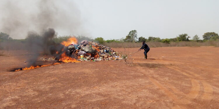 Katiola : Plus de 15 tonnes de produits prohibés incinérés