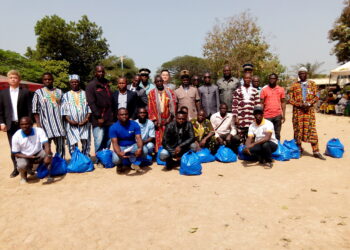 Katiola-Fronan : Une entreprise minière offre des vivres aux populations.