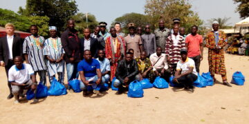Katiola-Fronan : Une entreprise minière offre des vivres aux populations.