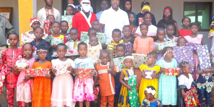 Touba/Noël: Doumbia Adama « gâte » les enfants des agents de la Mairie