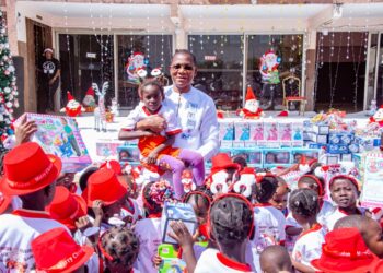 Arbre de Nöel 2022 : Bruno Koné gâte plus 5 000 enfants de la Bagoué