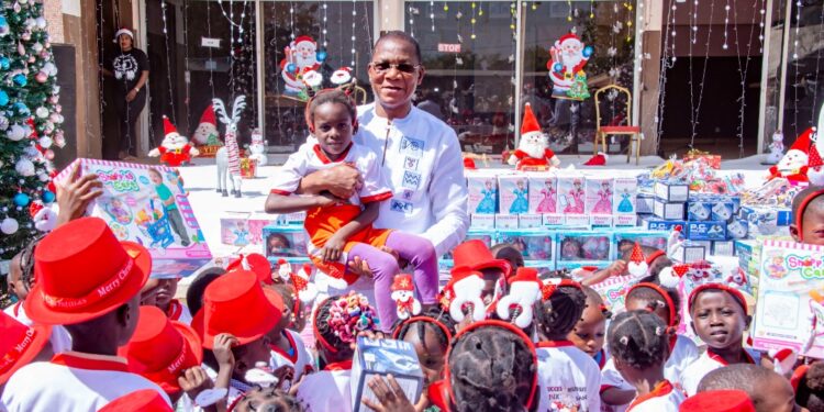 Arbre de Nöel 2022 : Bruno Koné gâte plus 5 000 enfants de la Bagoué