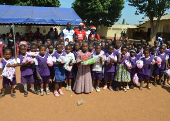 Arbre de noël de l&rsquo;éducation catholique 2022: 1500 enfants cadeautés