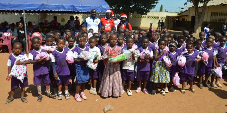 Arbre de noël de l’éducation catholique 2022: 1500 enfants cadeautés