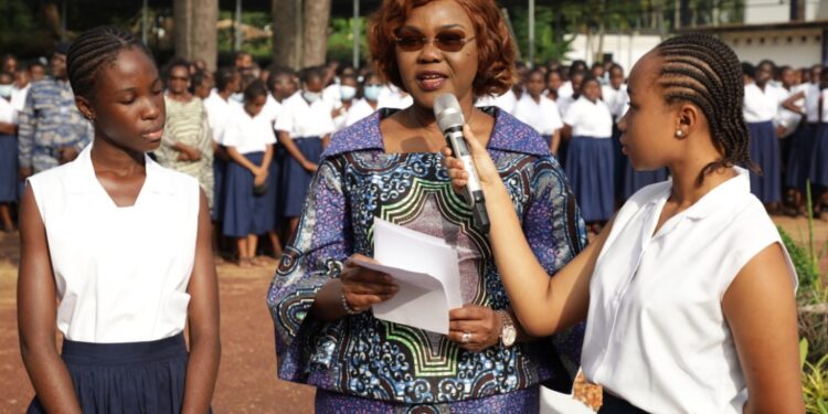 Grossesse en milieu scolaire: Nialé Kaba recommande l’abstinence aux élèves de Sainte Marie