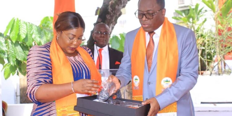 Vœux des maires au ministre Danho Paulin Claude, président du bureau exécutif de l’UVICOCI le 26 janvier au siège de leur union.