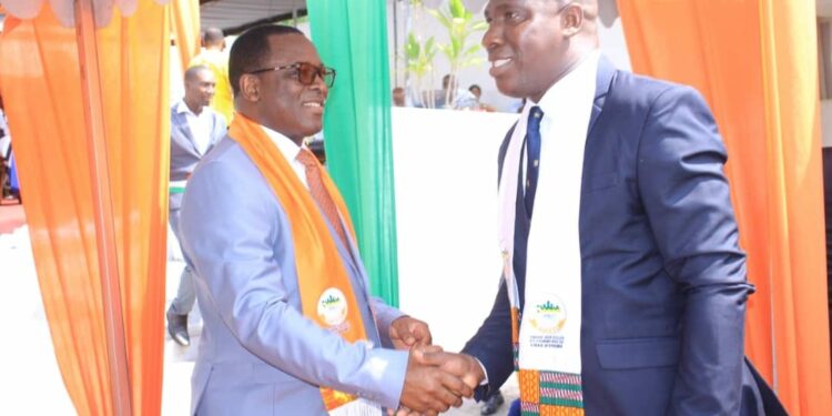 Vœux des maires au ministre Danho Paulin Claude, président du bureau exécutif de l’UVICOCI le 26 janvier au siège de leur union.