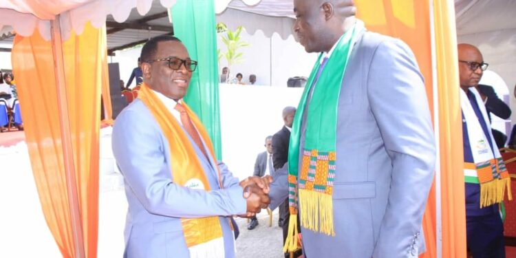 Vœux des maires au ministre Danho Paulin Claude, président du bureau exécutif de l’UVICOCI le 26 janvier au siège de leur union.