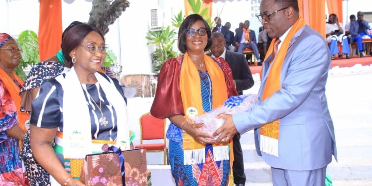 Vœux des maires au ministre Danho Paulin Claude, président du bureau exécutif de l’UVICOCI le 26 janvier au siège de leur union.