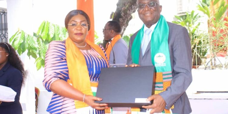 Vœux des maires au ministre Danho Paulin Claude, président du bureau exécutif de l’UVICOCI le 26 janvier au siège de leur union.