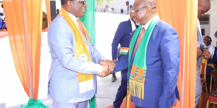 Vœux des maires au ministre Danho Paulin Claude, président du bureau exécutif de l’UVICOCI le 26 janvier au siège de leur union.