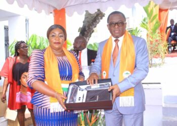 Vœux des maires au ministre Danho Paulin Claude, président du bureau exécutif de l&rsquo;UVICOCI le 26 janvier au siège de leur union.