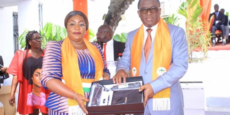 Vœux des maires au ministre Danho Paulin Claude, président du bureau exécutif de l’UVICOCI le 26 janvier au siège de leur union.