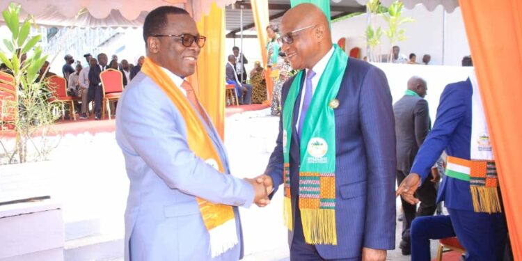 Vœux des maires au ministre Danho Paulin Claude, président du bureau exécutif de l’UVICOCI le 26 janvier au siège de leur union.