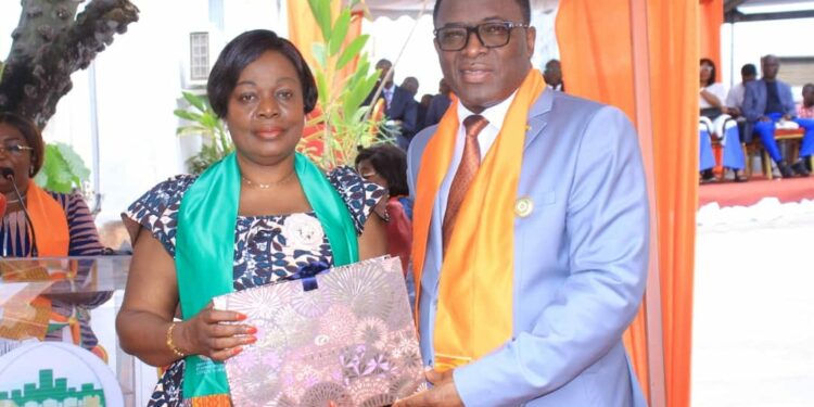 Vœux des maires au ministre Danho Paulin Claude, président du bureau exécutif de l’UVICOCI le 26 janvier au siège de leur union.