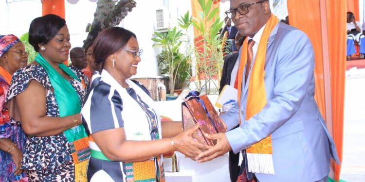 Vœux des maires au ministre Danho Paulin Claude, président du bureau exécutif de l’UVICOCI le 26 janvier au siège de leur union.