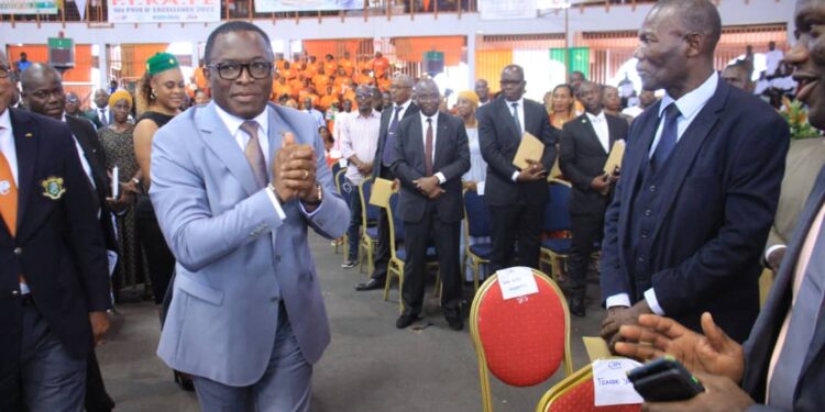 Rentrée Fédérale et journée du mérite sportif, le ministre des sports Danho Paulin Claude, honore le monde sportif, le 26 janvier au palais à Abidjan.